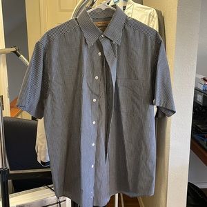 Button down roundtree & yorke shirt